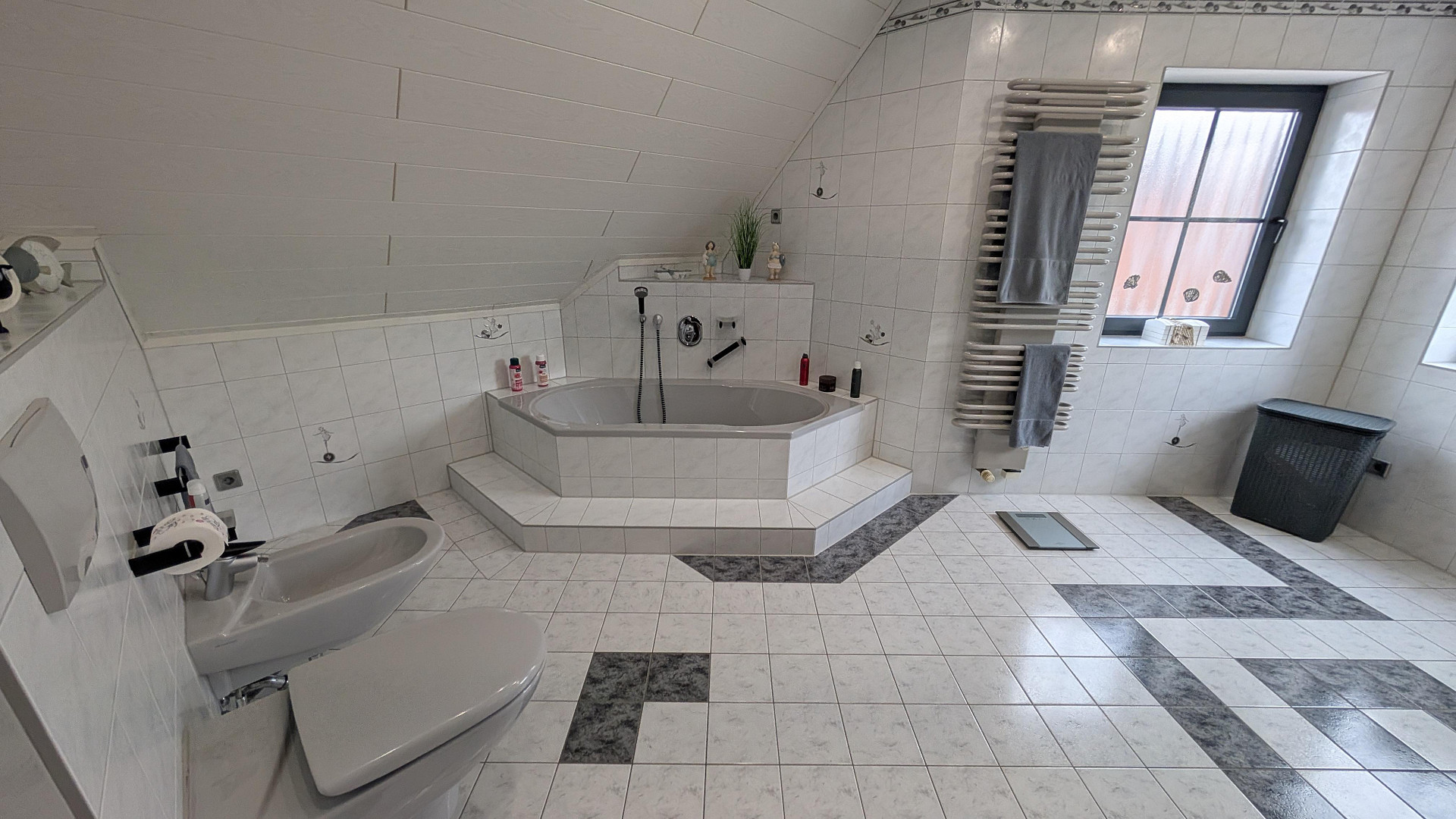 -Maklerfrei- Top gepflegtes, komfortables Familienhaus mit nachhaltiger Technik und Traumgarten – Goldkronach/ Dressendorf(Dressendorf) – Vorschaubild 22