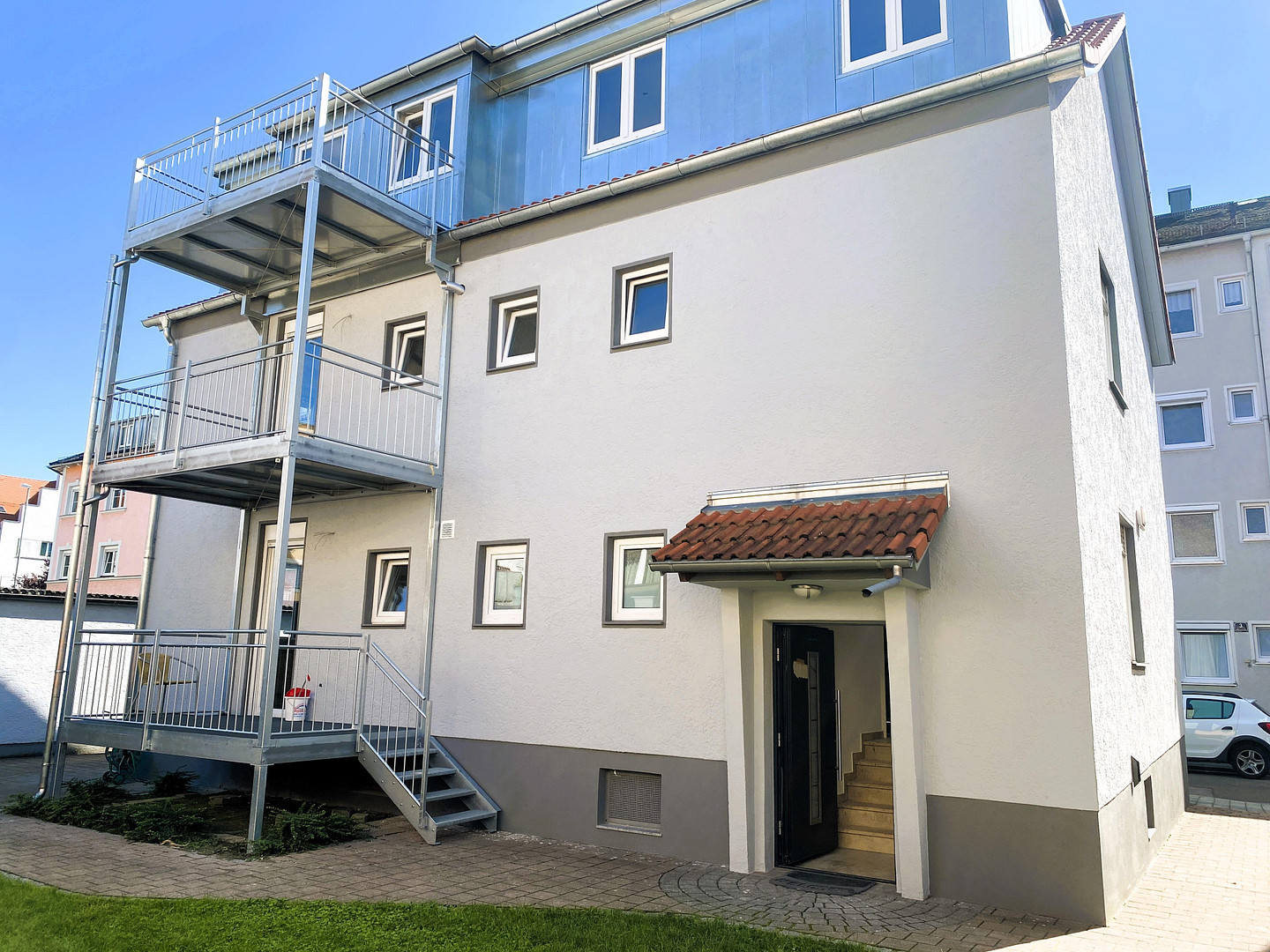 Modernisiertes Dreifamilienhaus mit stabilen Mieteinnahmen und Entwicklungspotenzial in Ingolstadt