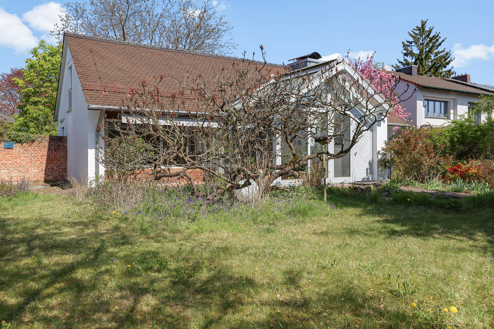Bezugsfrei! Ruhiges Einfamilienhaus mit großem Garten! Provisionsfrei! – Rudhartstr. 52, 80999 München(Allach) – Vorschaubild 3