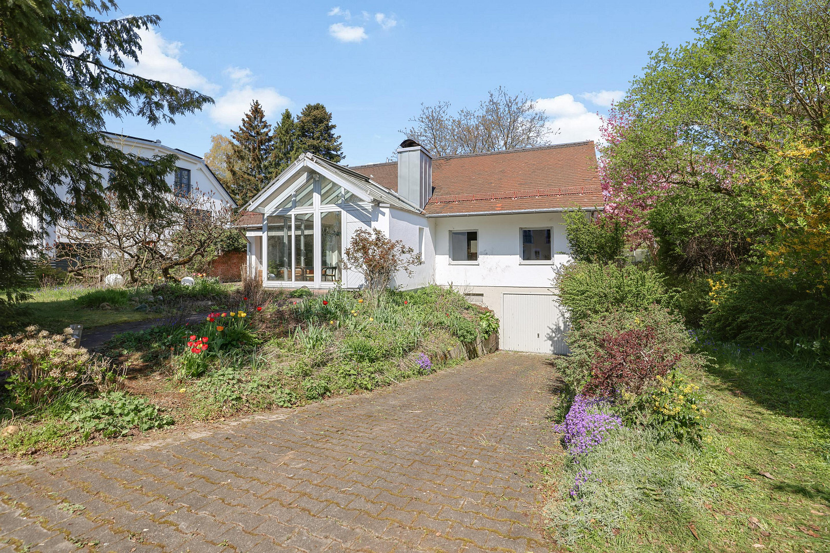 Bezugsfrei! Ruhiges Einfamilienhaus mit großem Garten! Provisionsfrei! – Rudhartstr. 52, 80999 München(Allach) – Vorschaubild 2