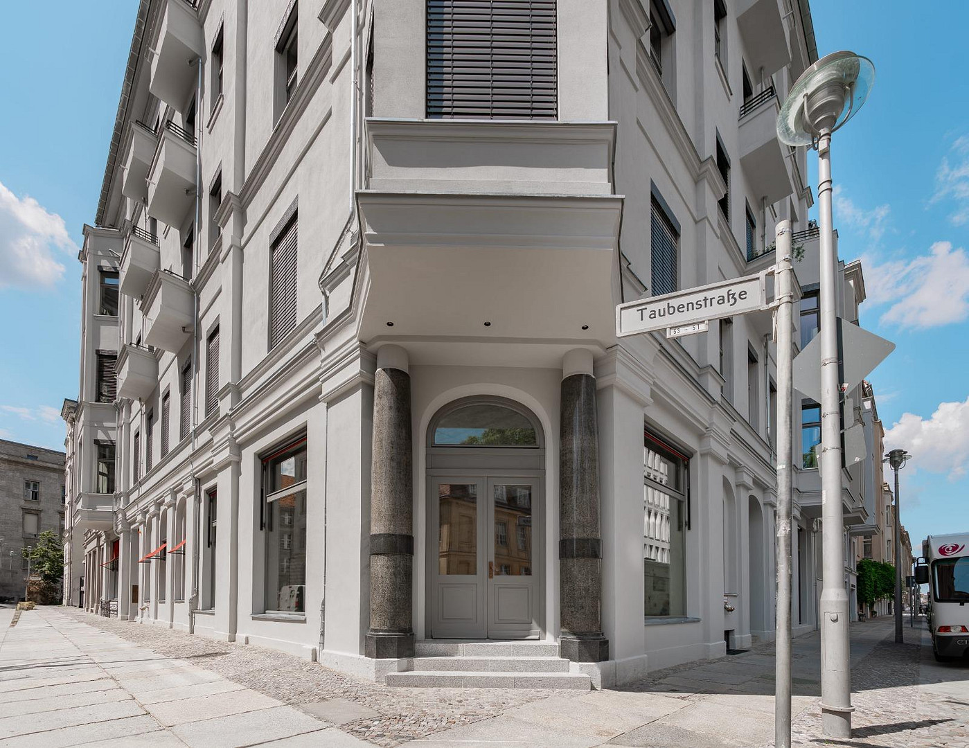 EXKLUSIVES DESIGN-APARTMENT | NEUBAUENSEMBLE | BERLIN-MITTE – Taubenstraße 52, 10117 Berlin(Mitte) – Vorschaubild 2
