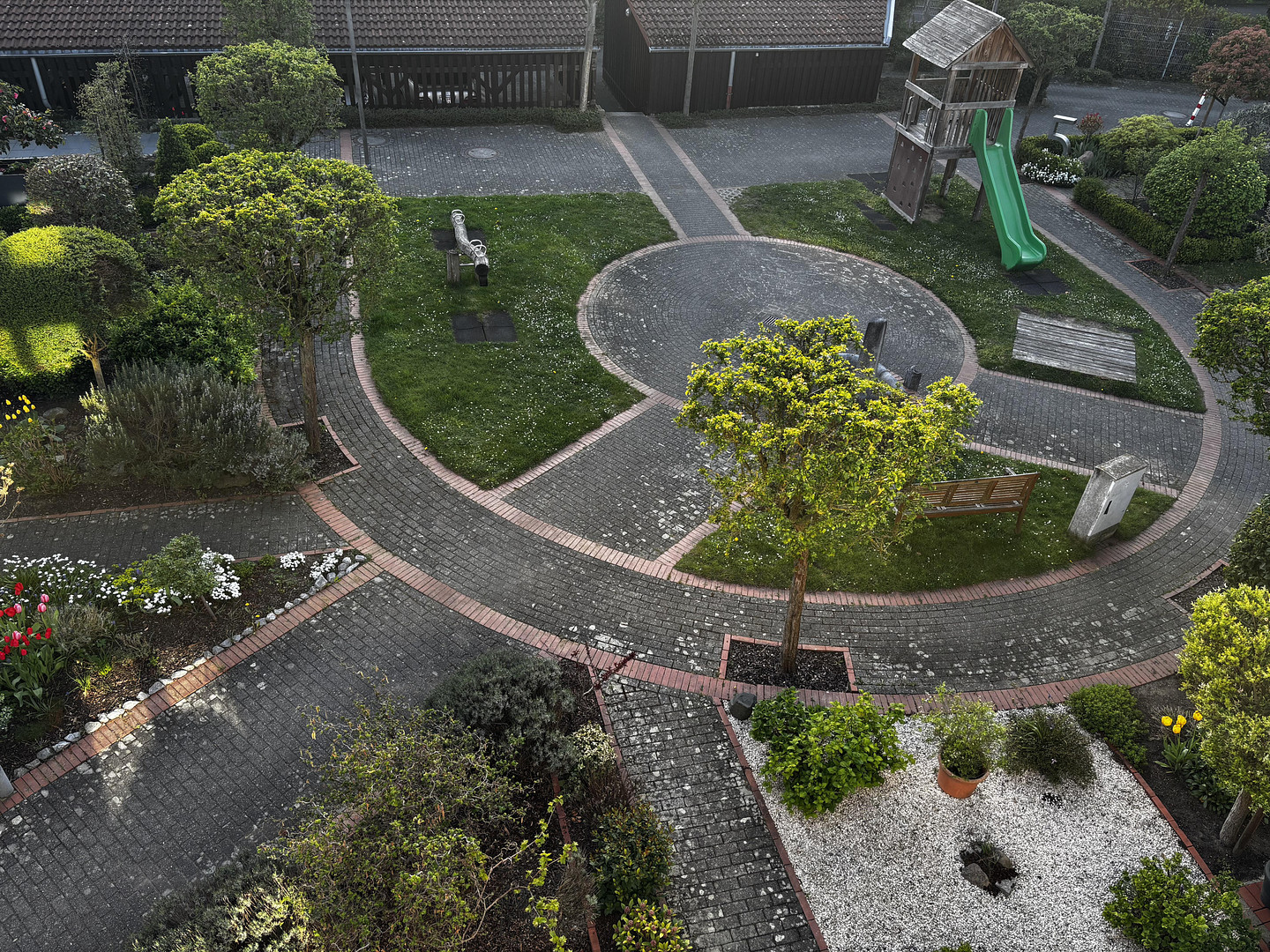 hochwertig modernisiert - geschützter Innenhof mit Spielplatz - ruhige Lage – Düsseldorf(Unterrath) – Vorschaubild 35