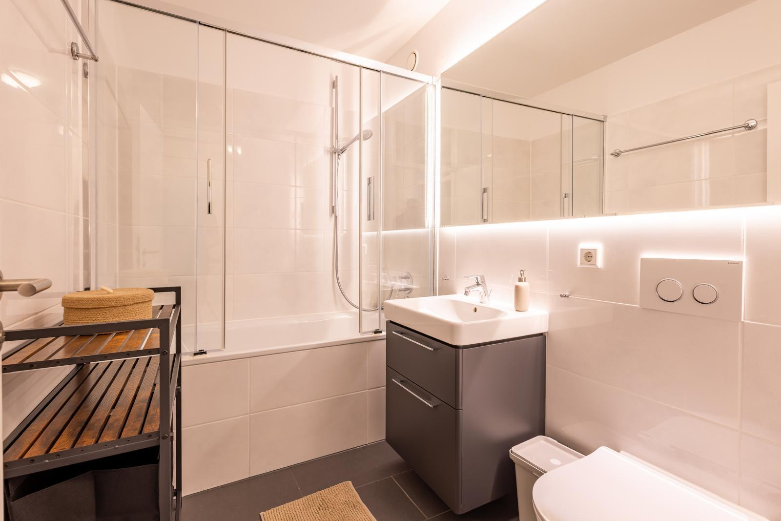 Neu möblierte, ruhige Terrassenwohnung inkl. Schwimmbad im Haus – Johann-Fichte-Str.11, 80805 München(Schwabing) – Vorschaubild 11