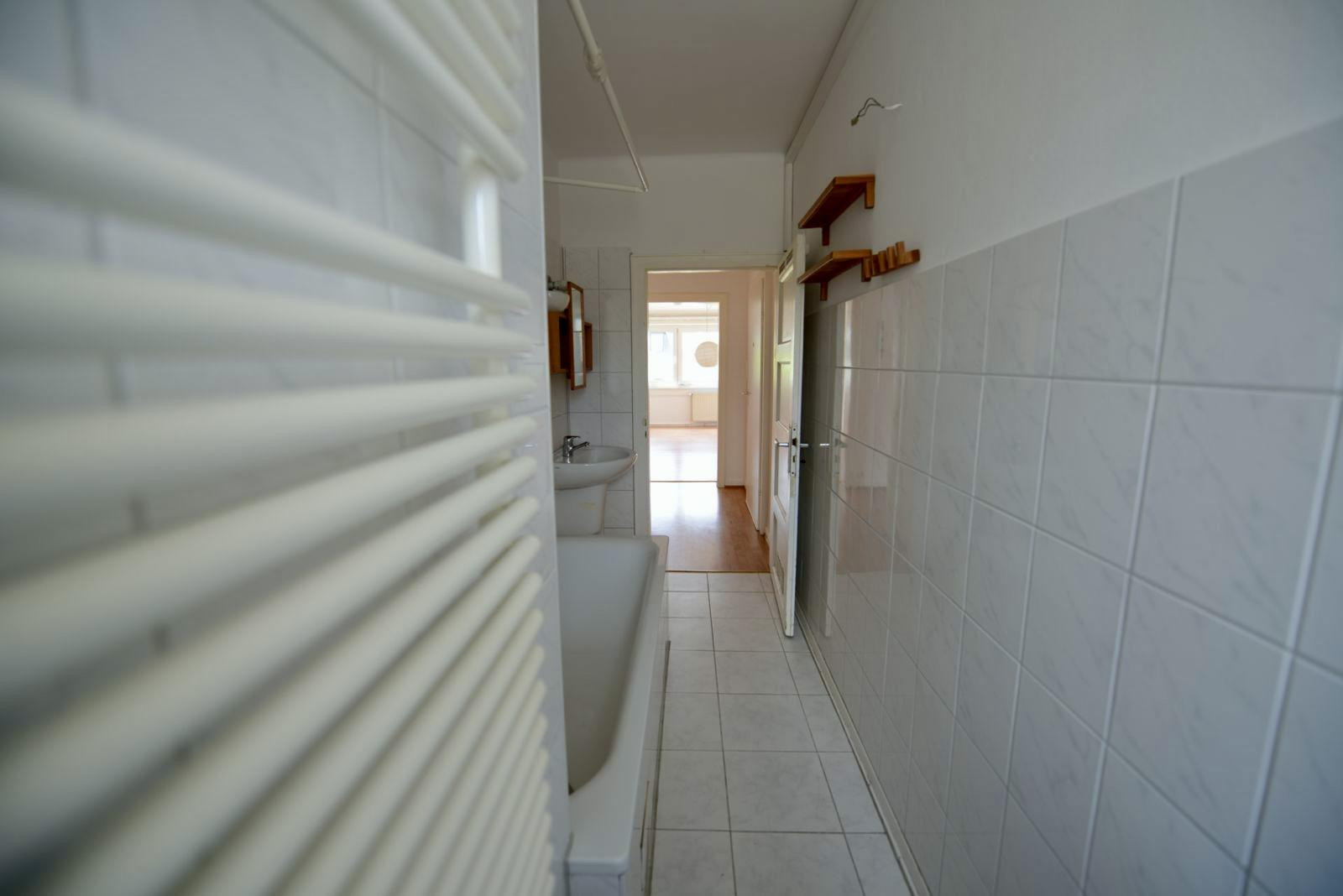 Exklusive 3-Zimmer-DG-Wohnung mit Einbauküche in Wiesbaden – 65195 Wiesbaden – Vorschaubild 10