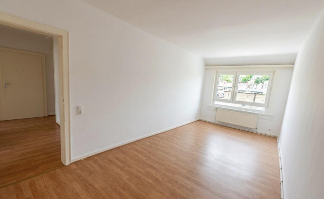 Exklusive 3-Zimmer-DG-Wohnung mit Einbauküche in Wiesbaden – 65195 Wiesbaden – Vorschaubild 3