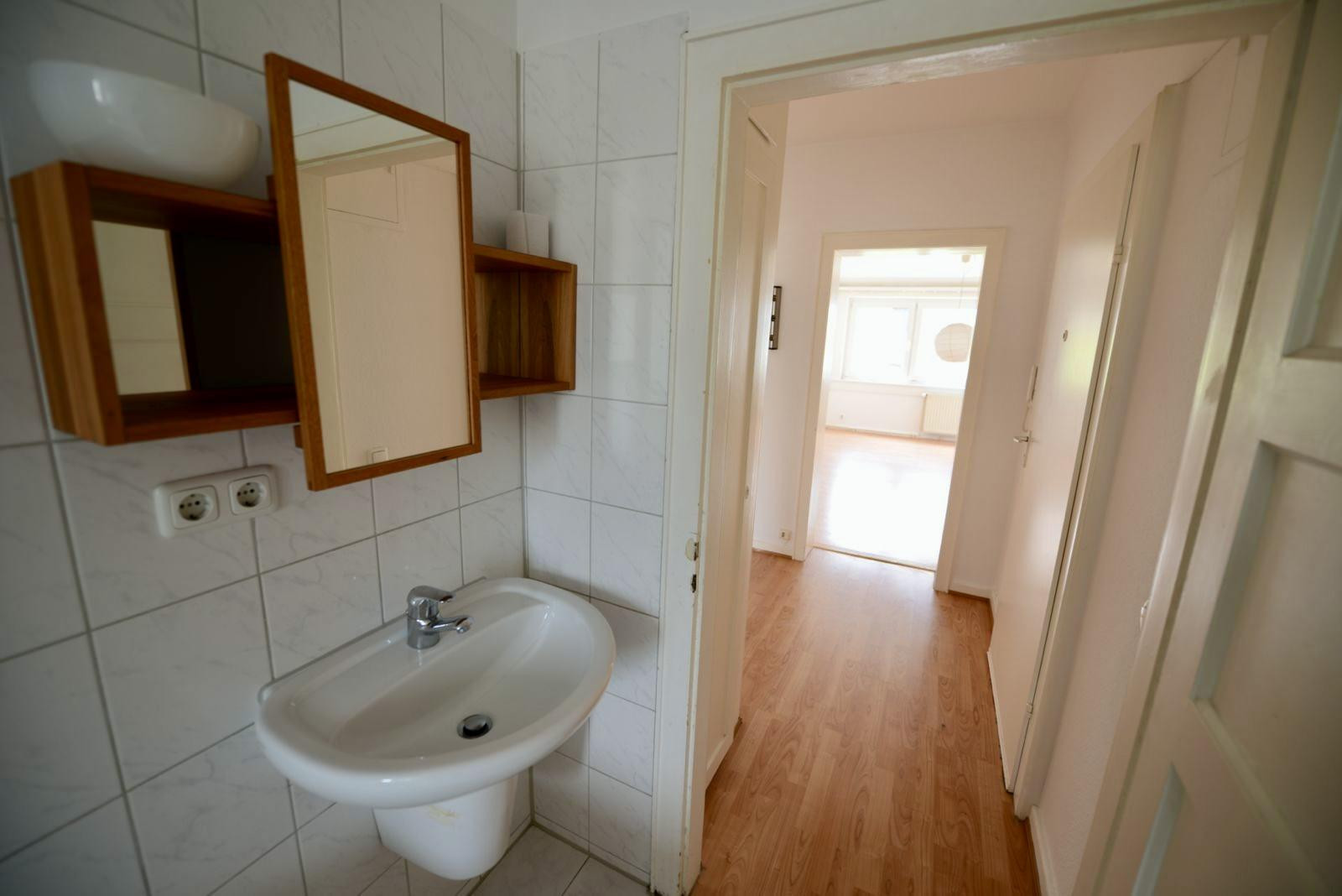 Exklusive 3-Zimmer-DG-Wohnung mit Einbauküche in Wiesbaden – 65195 Wiesbaden – Vorschaubild 11