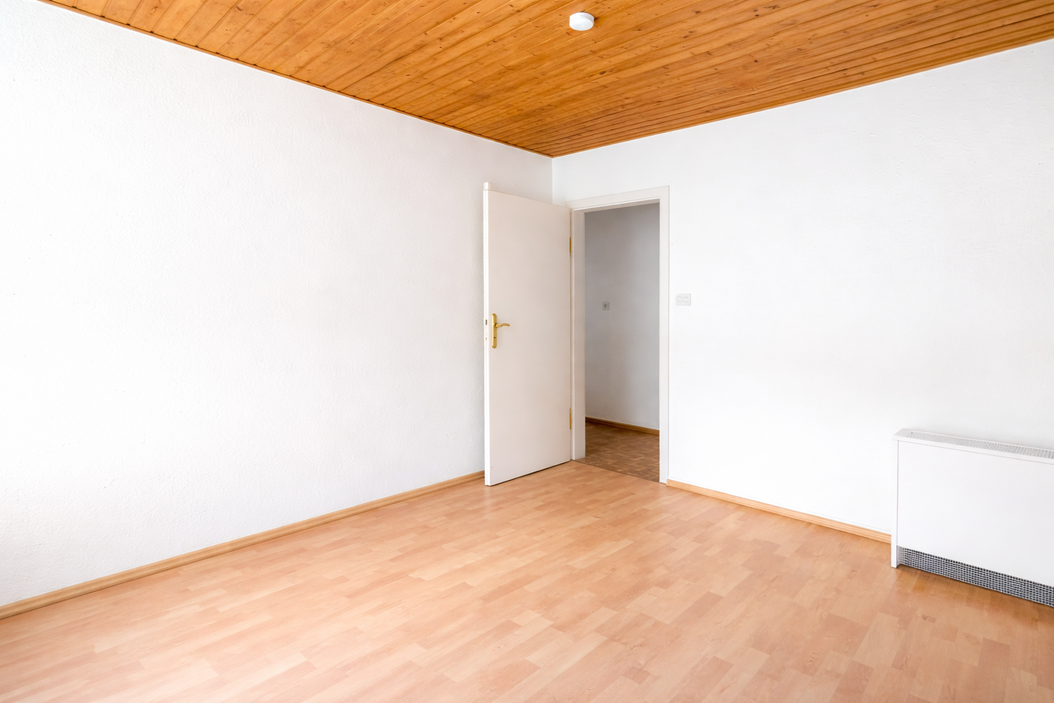 Jobcenter – جوب سنتر – Джобцентер – deine neue Wohnung ist fertig! – Waldstraße 15, 42853 Remscheid – Vorschaubild 3