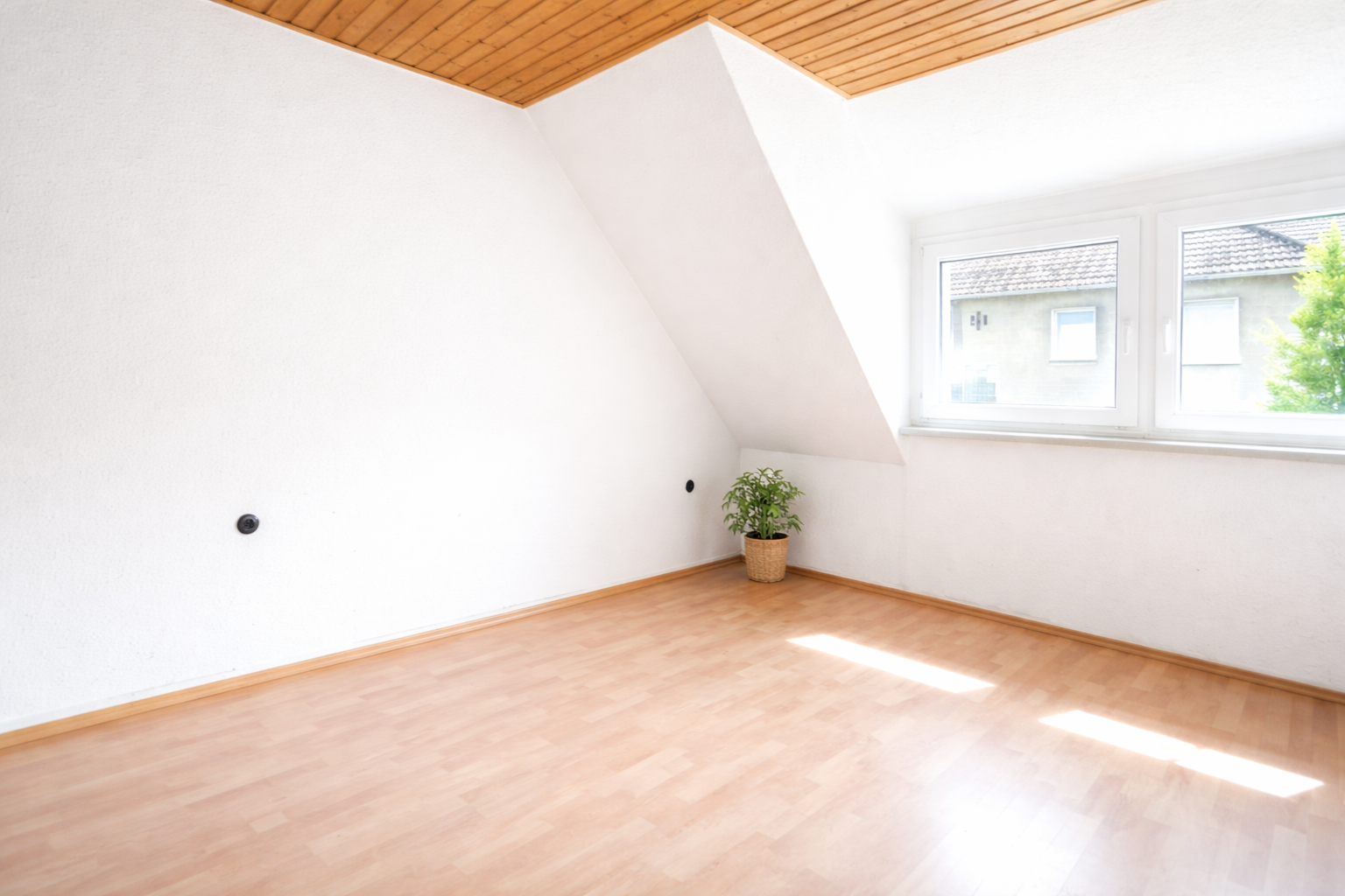 Jobcenter – جوب سنتر – Джобцентер – deine neue Wohnung ist fertig! – Waldstraße 15, 42853 Remscheid – Vorschaubild 5