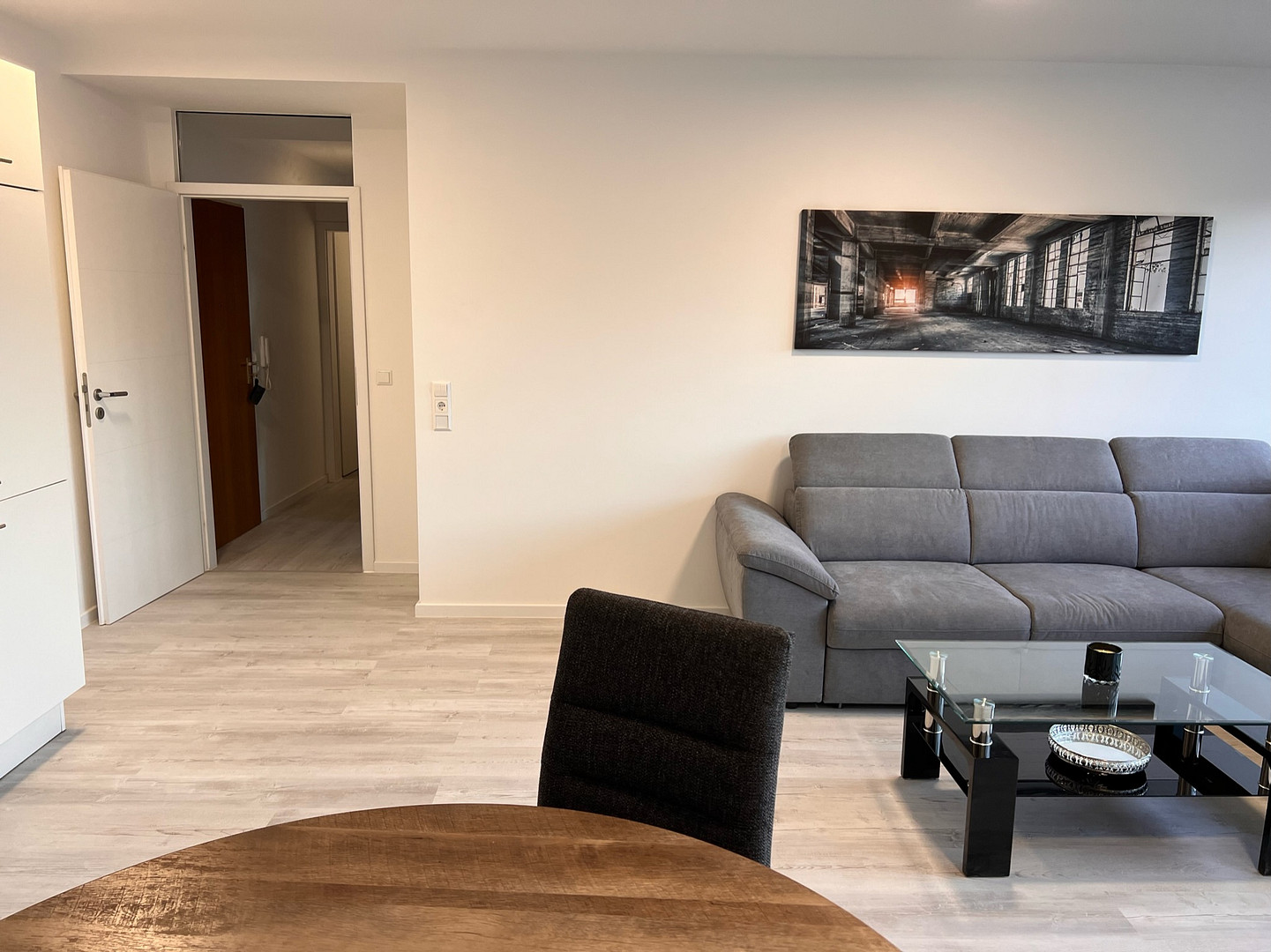 Sanierte und möblierte Wohnung mit Balkon im Herzen von Stuttgart-Vaihingen – Haeberlinstrasse 8, 70563 Stuttgart-Vaihingen(Vaihingen) – Vorschaubild 3