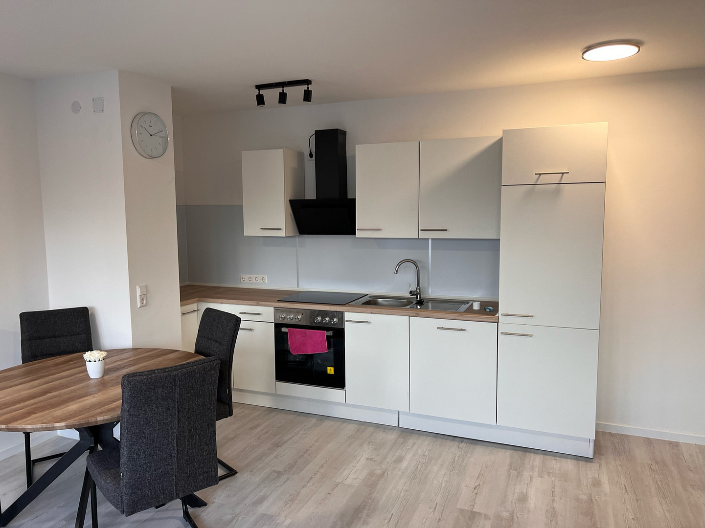 Sanierte und möblierte Wohnung mit Balkon im Herzen von Stuttgart-Vaihingen – Haeberlinstrasse 8, 70563 Stuttgart-Vaihingen(Vaihingen) – Vorschaubild 5