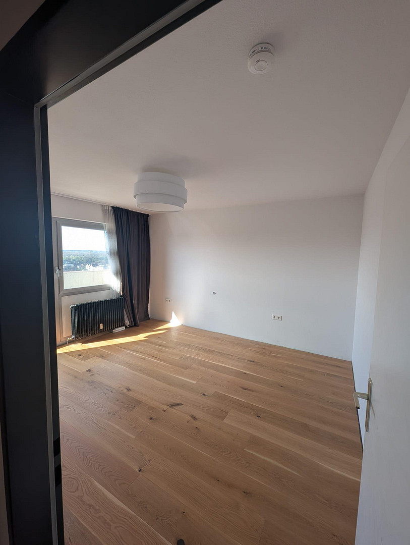 Großzügige und bezugsfreie 4,5 Zimmer Wohnung mit 3 Balkonen in Ludwigsfeld – Breslauer Straße 8, 89231 Neu-Ulm(Ludwigsfeld) – Vorschaubild 2