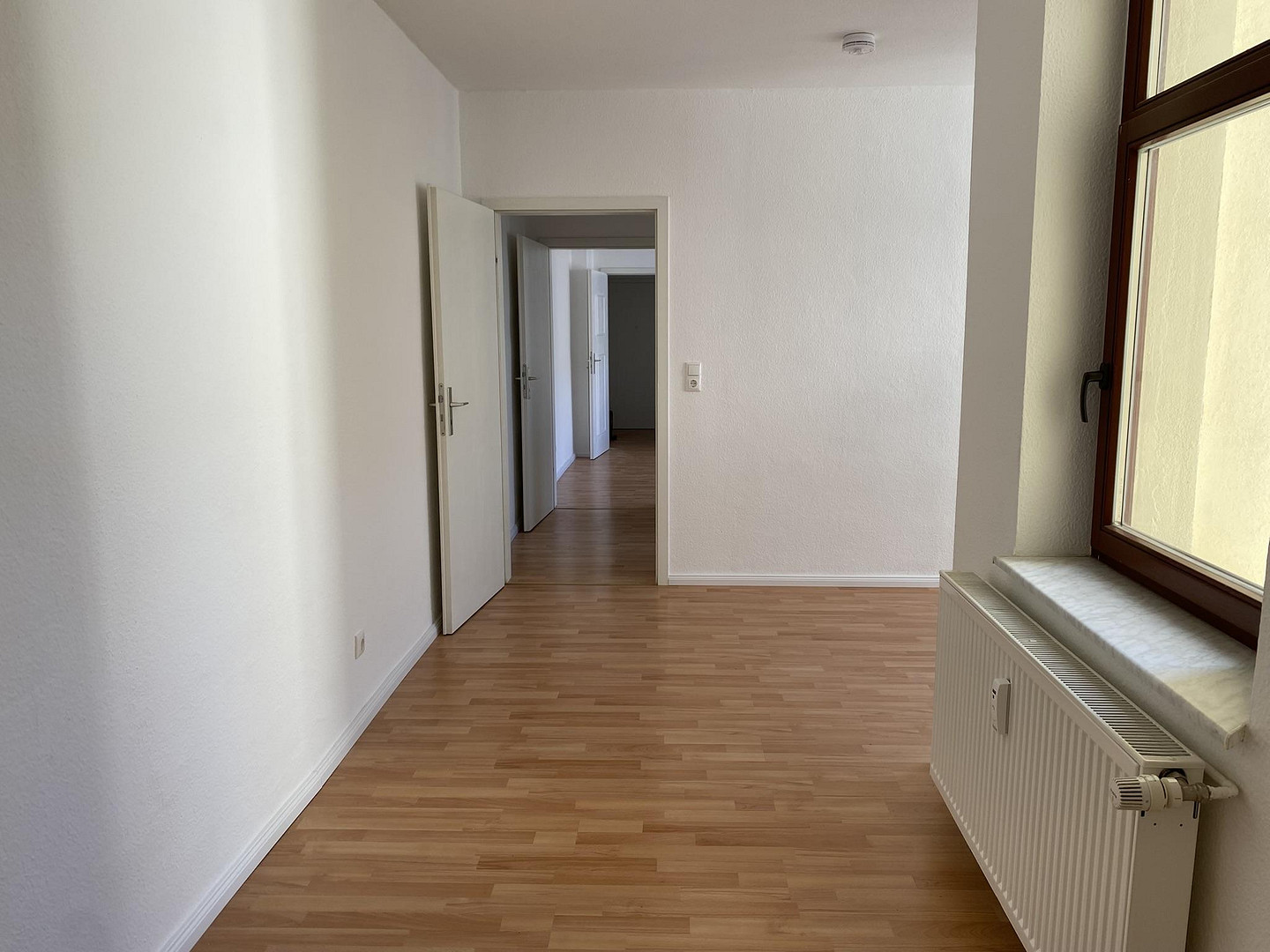 Helle, frisch renovierte 2,5-Zimmer-Wohnung mit neuer EBK & großem Balkon  in Sudenburg – Lemsdorfer Weg 10, 39112 Magdeburg(Sudenburg) – Vorschaubild 7
