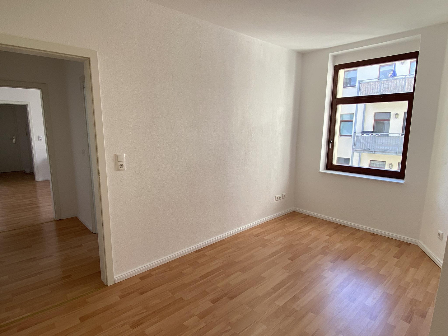 Helle, frisch renovierte 2,5-Zimmer-Wohnung mit neuer EBK & großem Balkon  in Sudenburg – Lemsdorfer Weg 10, 39112 Magdeburg(Sudenburg) – Vorschaubild 6