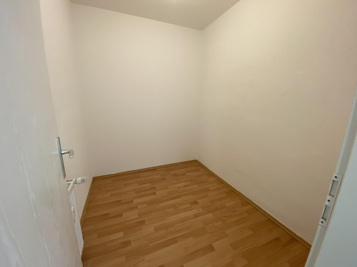 Helle, frisch renovierte 2,5-Zimmer-Wohnung mit neuer EBK & großem Balkon  in Sudenburg – Lemsdorfer Weg 10, 39112 Magdeburg(Sudenburg) – Vorschaubild 8