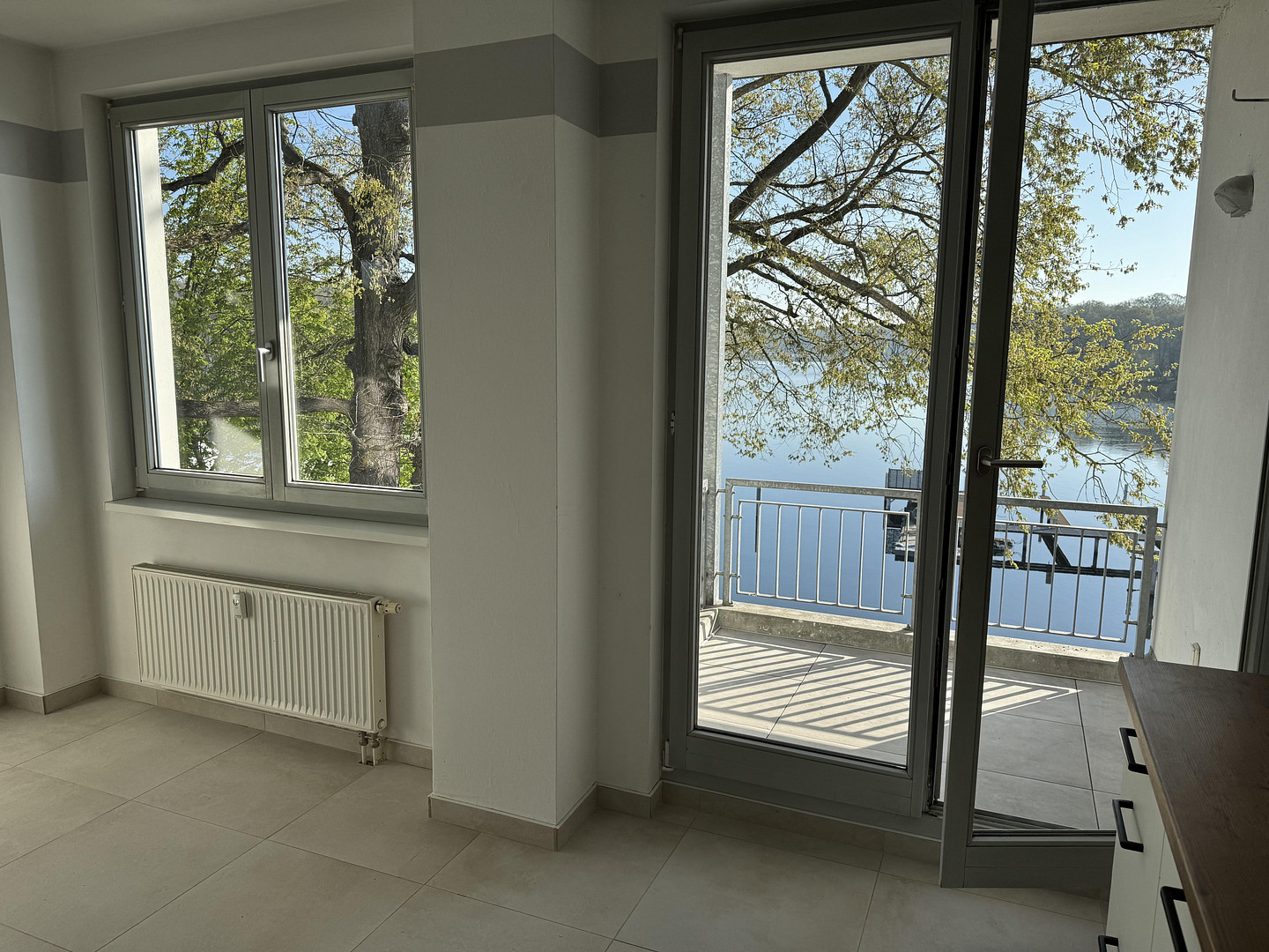 Seeblick • Eckwohnung mit viel Licht • Balkon zum Wasser • hochwertig saniert – Tschudistraße 8c, 14476 Potsdam - Neu-Fahrland – Vorschaubild 15