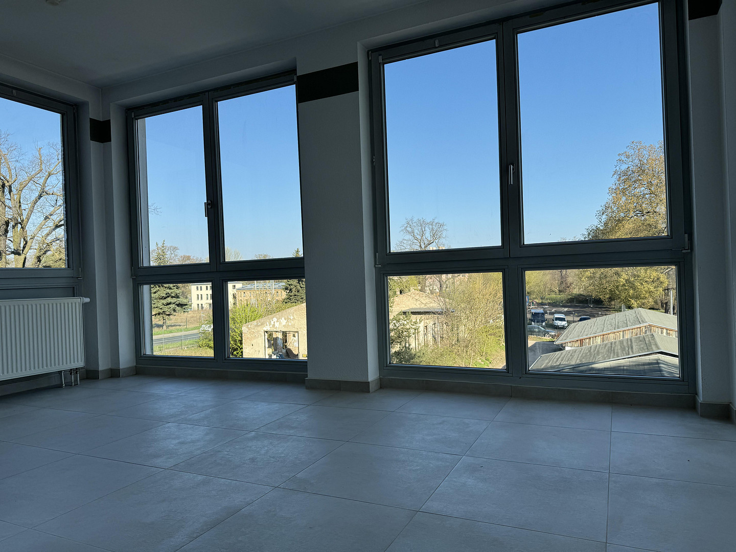 Seeblick • Eckwohnung mit viel Licht • Balkon zum Wasser • hochwertig saniert – Tschudistraße 8c, 14476 Potsdam - Neu-Fahrland – Vorschaubild 4