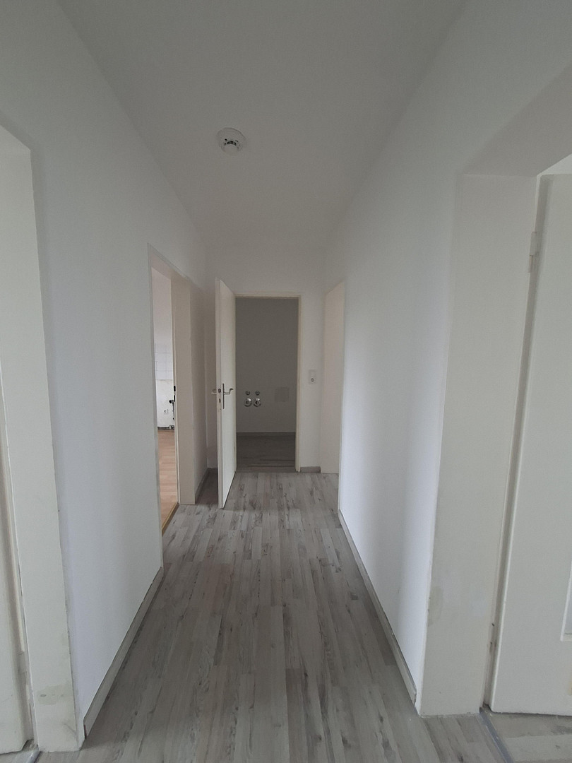 Helle 2-Zimmer-Wohnung mit Balkon & Stellplatz in Würzburg-Heidingsfeld (mit Aufzug) – Würzburg(Heidingsfeld) – Vorschaubild 3