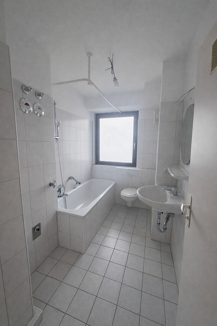 Helle 2-Zimmer-Wohnung mit Balkon & Stellplatz in Würzburg-Heidingsfeld (mit Aufzug) – Würzburg(Heidingsfeld) – Vorschaubild 2