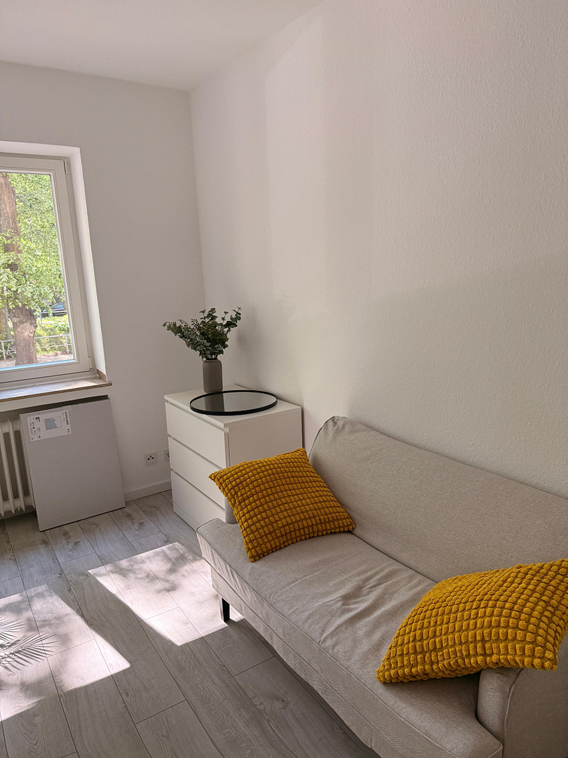 Erstbezug | Möbliertes WG-Zimmer in kernsanierter Wohnung – Düsseldorf Mörsenbroich – Heinrichstr. 105, 40239 Düsseldorf(Düsseltal) – Vorschaubild 2