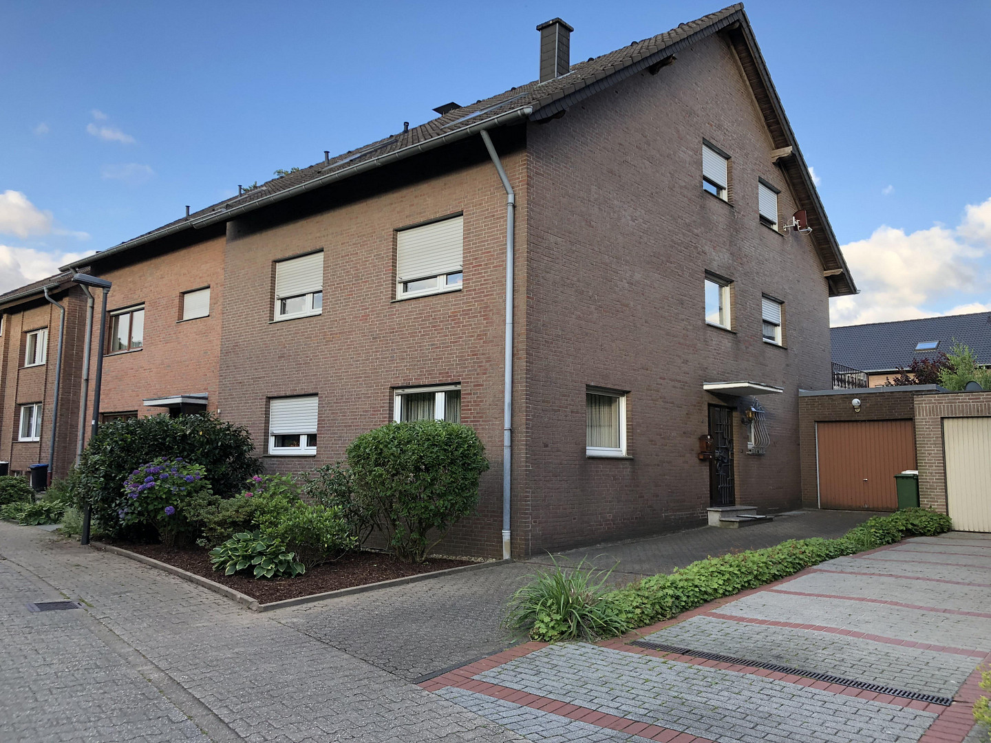 Beste Wohnlage in Aachen-Brand - Ihr neues Zuhause mit Garten und vielseitiger Nutzung