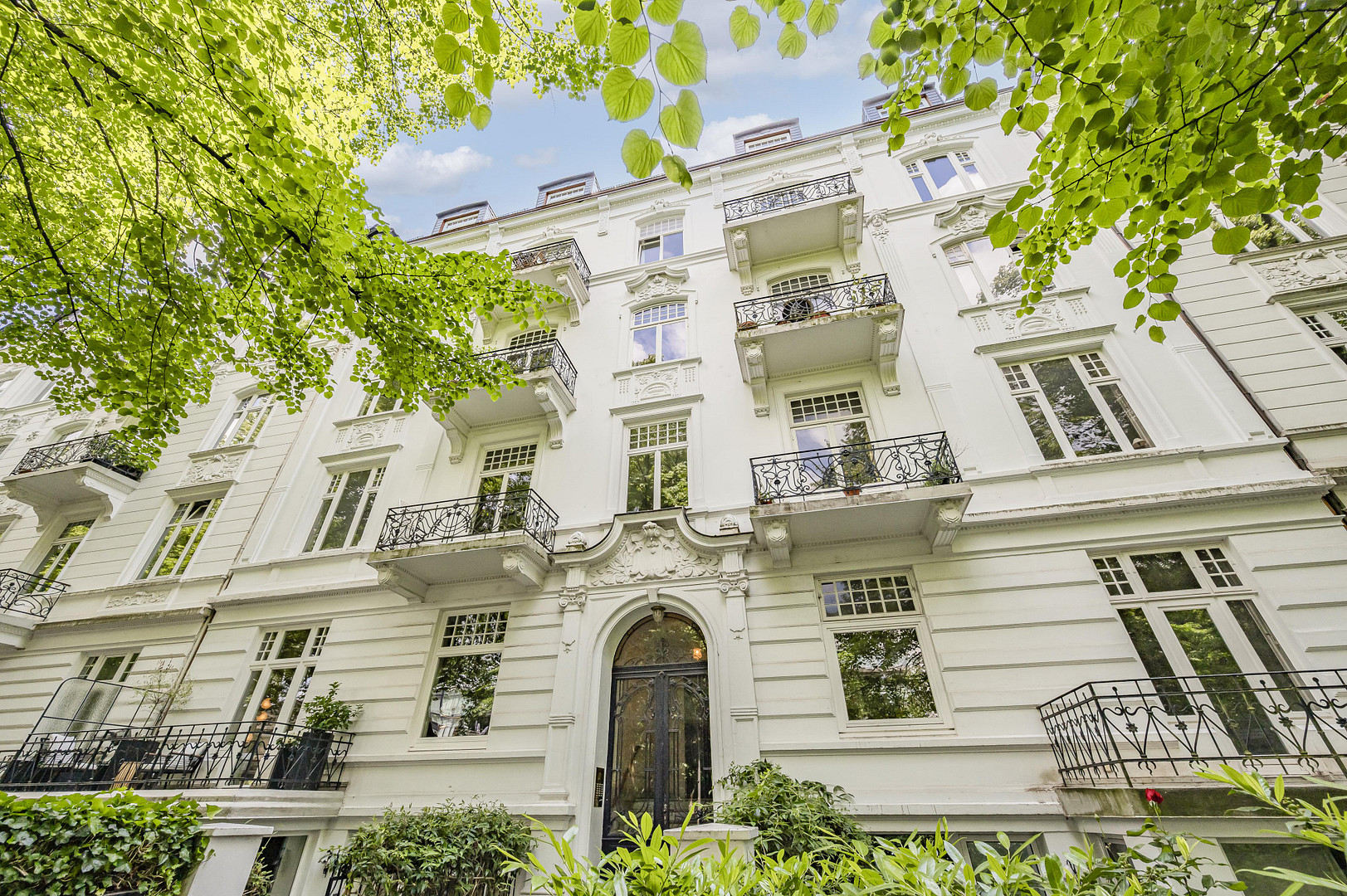 Rarität: Luxussanierter Altbau mit Traumgarten, 3 Terrassen & absoluter Ruhe – Hamburg(Eppendorf) – Vorschaubild 4