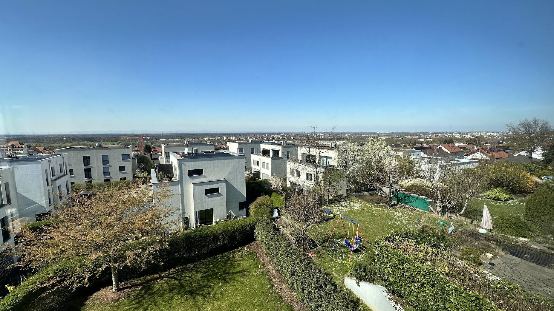 Luxuriöses Niedrigenergiehaus - beste Lage, traumhaften Blick über die Metropolregion Rhein-Neckar – Nußloch – Vorschaubild 2
