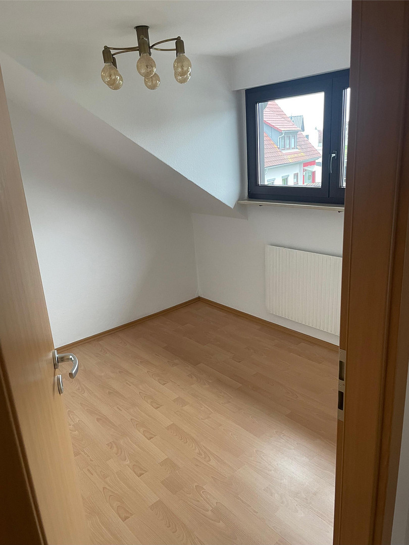 Ein-/Zweifamilienhaus mit Einzelgarage in zentraler Lage von Crailsheim zu verkaufen – Crailsheim – Vorschaubild 9
