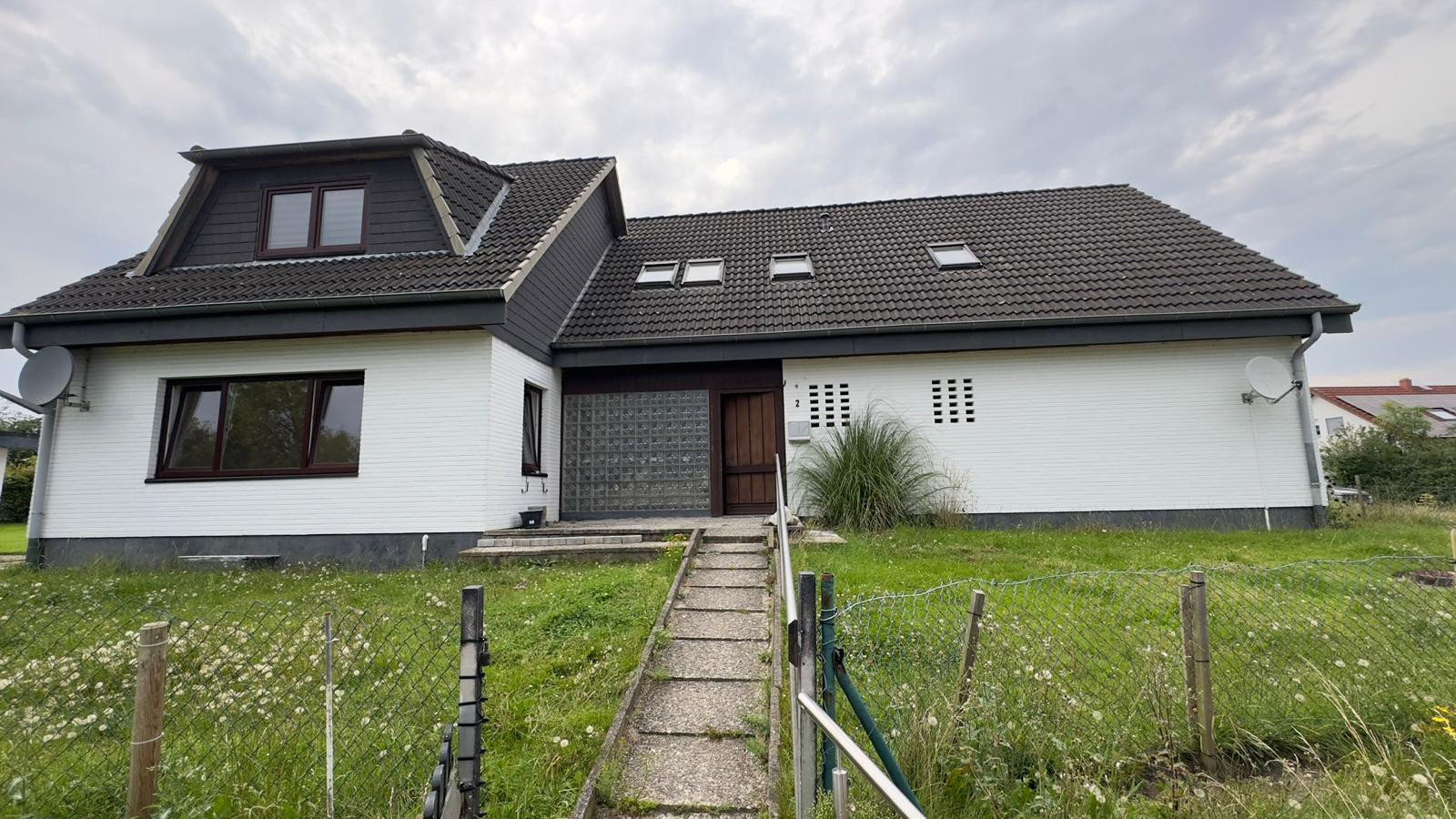 Erdgeschoss Wohnung 4 Zimmer auf einer Ebene – mit Garten, Garage & neuer Einbauküche (2024) – Pronstorf(Wulfsfelde) – Vorschaubild 2