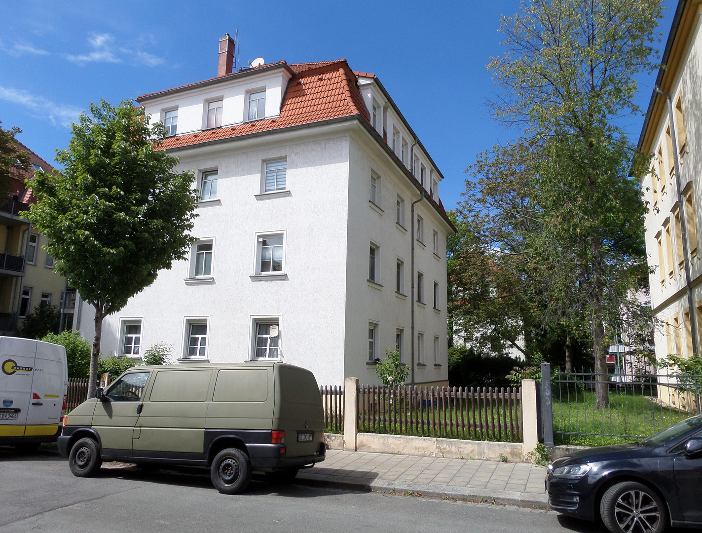 Ruhige, vermietete 3-Raumwohnung mit Tageslichtbad, Balkon und Garten zur eigenen Nutzung – Unkersdorfer Straße 18, 1156 Dresden – Vorschaubild 2