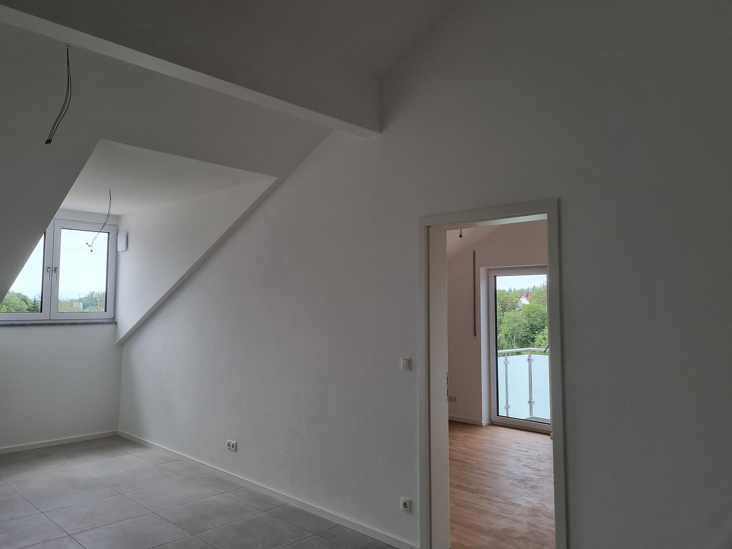 Erstbezug - großzügige bildschöne 3-Zi.-DG-Whg. mit Balkon u. Loggia in Grafing mit Traumblick – Rosenheimer Str. 31, 85567 Grafing(Grafing bei München) – Vorschaubild 9