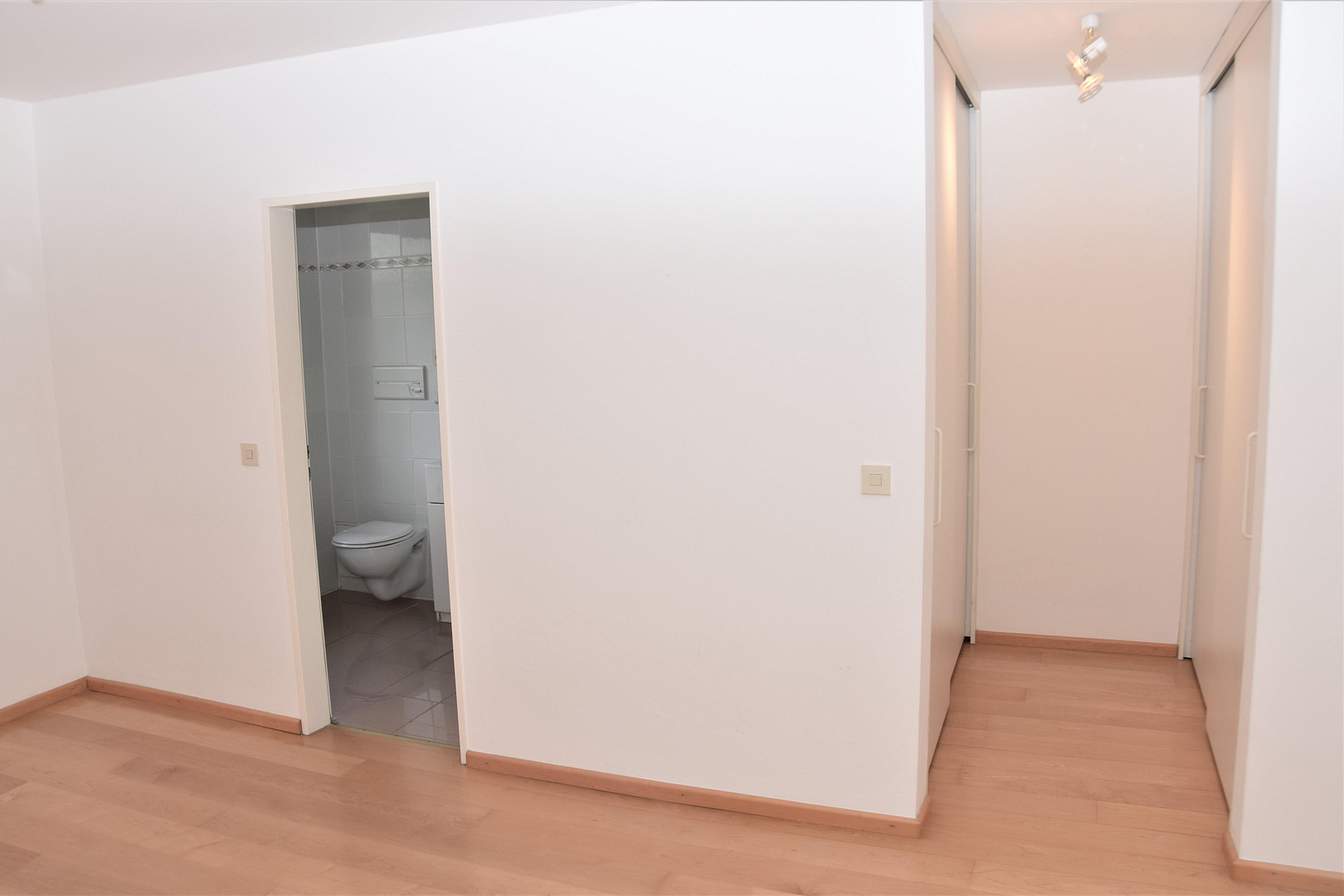 Menterschwaige: 3‑Zi.-Terrassenwohnung (117 m²) mit 200 m² Garten & TG – möbliert oder unmöbliert – Bemediktenwandstraße 5, 81545 München(Harlaching) – Vorschaubild 4