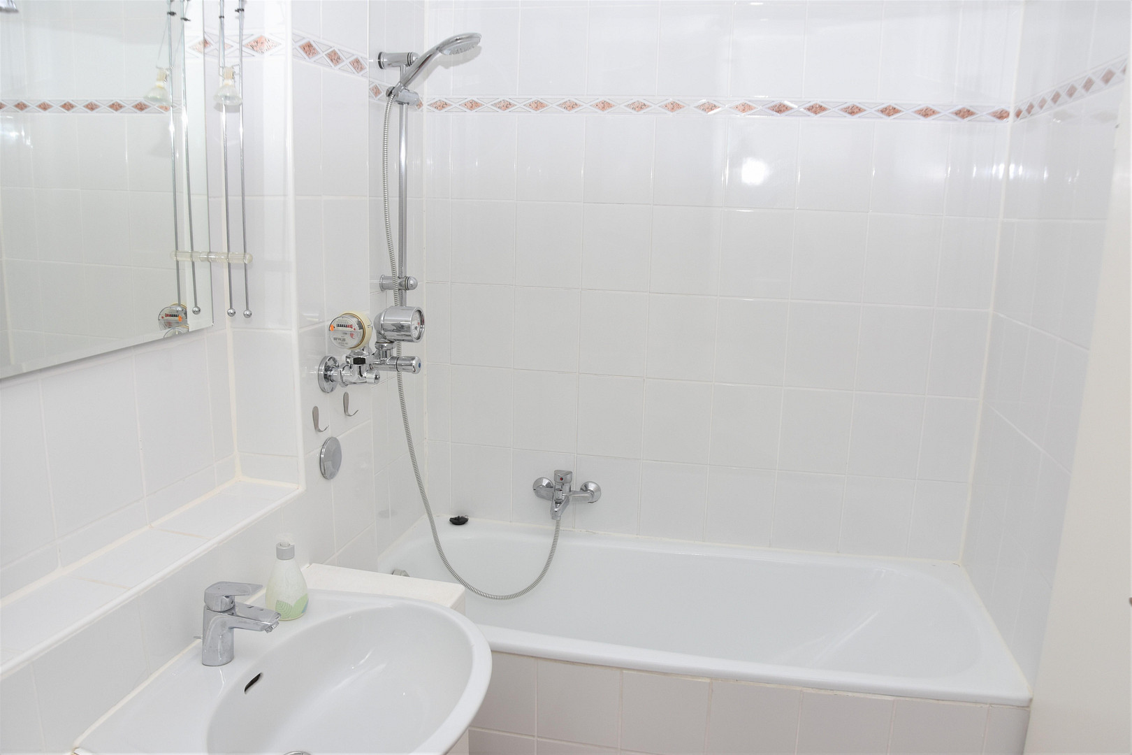 Menterschwaige: 3‑Zi.-Terrassenwohnung (117 m²) mit 200 m² Garten & TG – möbliert oder unmöbliert – Bemediktenwandstraße 5, 81545 München(Harlaching) – Vorschaubild 5