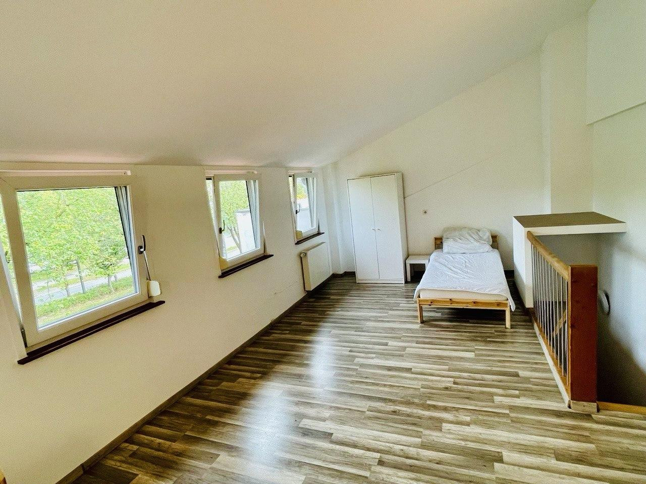 Teilmöbliertes Haus mit 55qm Garten in Schwabing – Leopoldstraße 217, 80807 München(Milbertshofen) – Vorschaubild 13