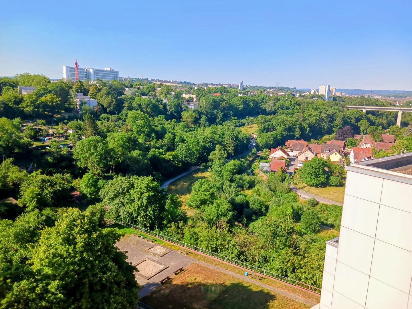 Sofort freie Wohnung mit Balkon, Aufzug & Stellplatz – provisionsfrei – Suttnerstraße 36, 70437 Stuttgart(Mühlhausen) – Vorschaubild 2