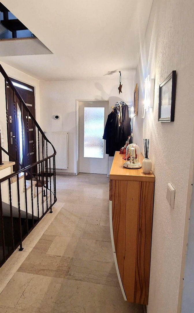 Energetisch sanierte Doppelhaushälfte mit viel Privatsphäre (PV-Anlage und Wärmepumpe) – Kaarst – Vorschaubild 4