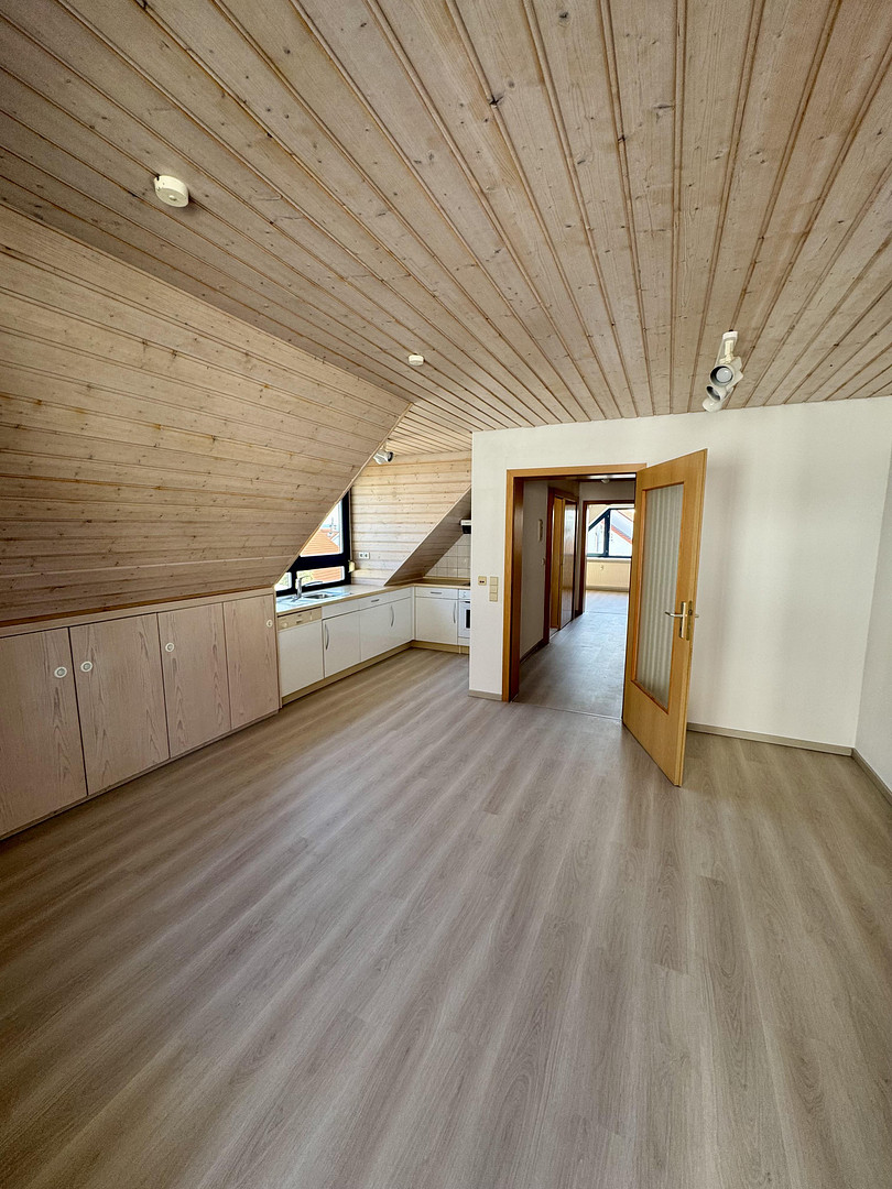 Provisionsfrei: 2-Zimmer-Wohnung DG mit Balkon in betreuter Wohnanlage – Birkenfeldstraße 5, 74206 Bad Wimpfen – Vorschaubild 2