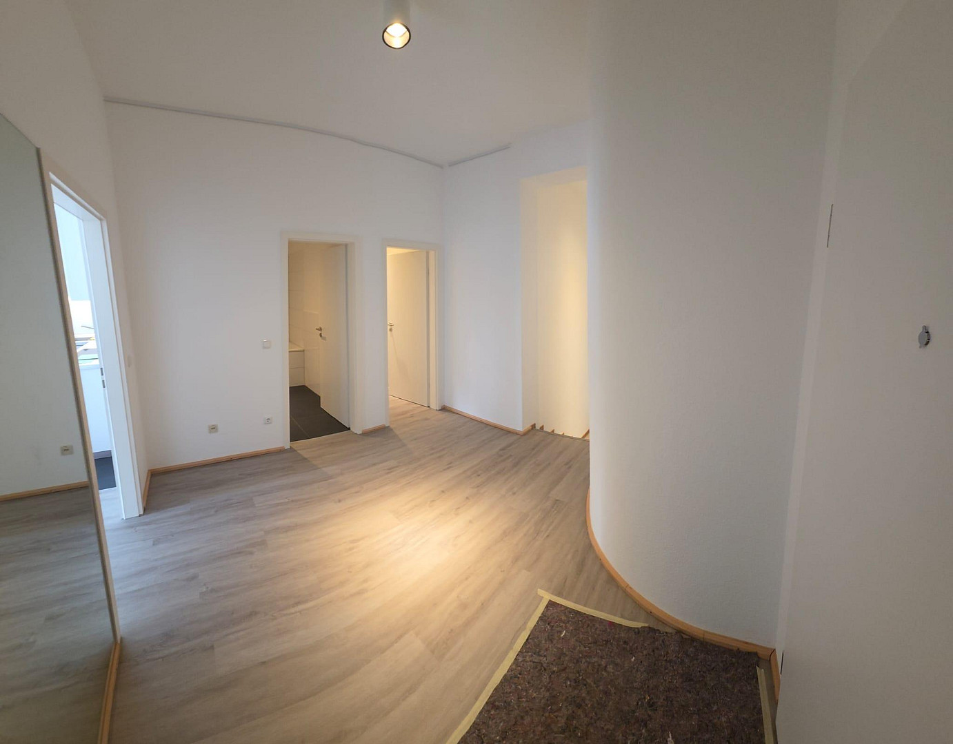 Stilvolle Split-Level-Loftwohnung mit Garten in sanierter Fabrik mit TG Stellplatz – 40489 Düsseldorf(Angermund) – Vorschaubild 5
