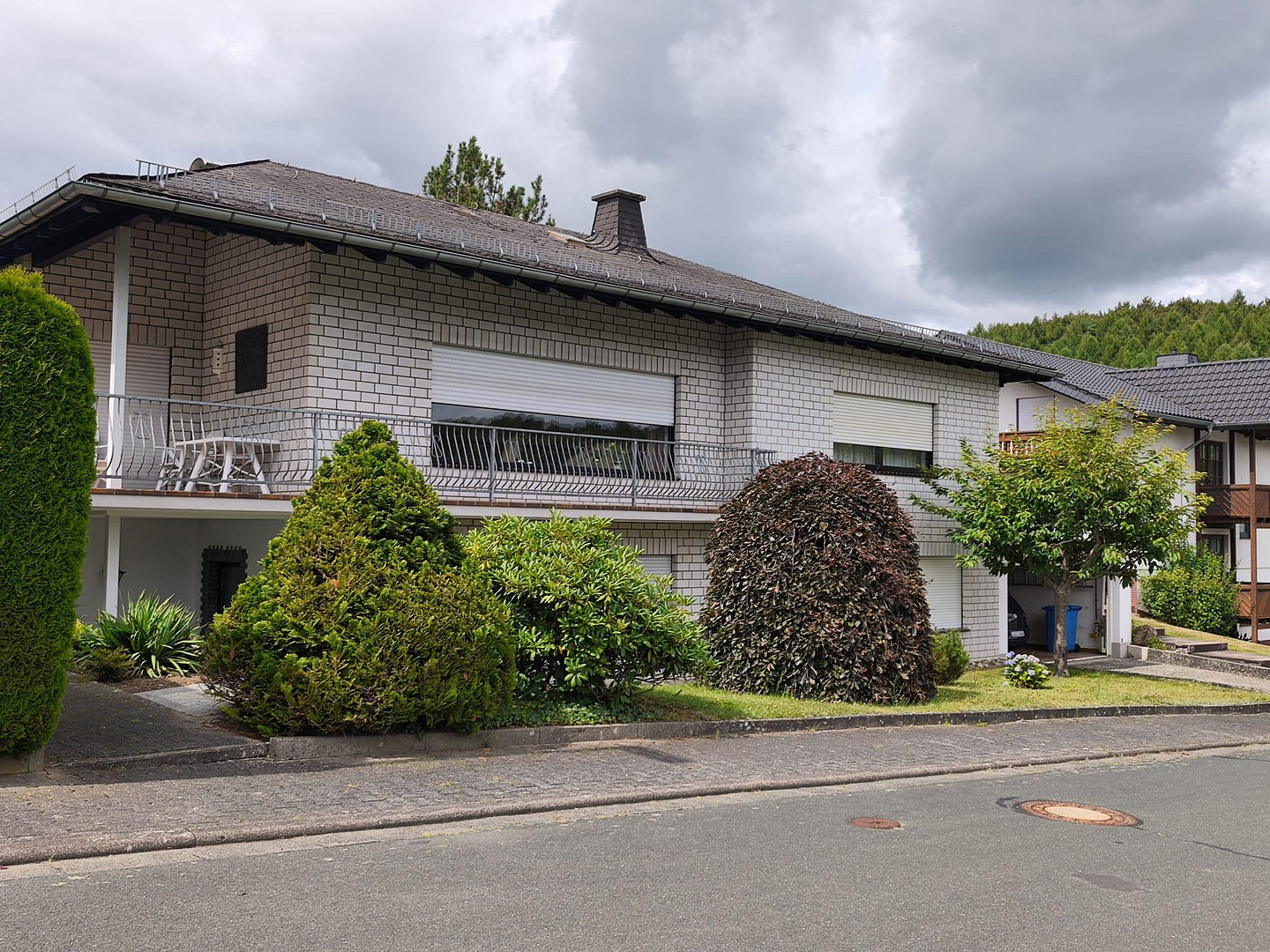 Großzügiges Einfamilienhaus mit Einliegerwohnung in toller Lage -keine Maklergebühr- – Mengerskirchen-Dillhausen(Dillhausen) – Vorschaubild 2