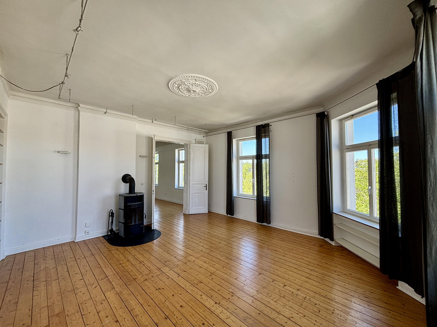 Altbau-Charme pur: 4-Zimmer-Wohnung mit Dielenboden & Stuckdecken – Bismarckstr. 94, 52066 Aachen – Vorschaubild 2