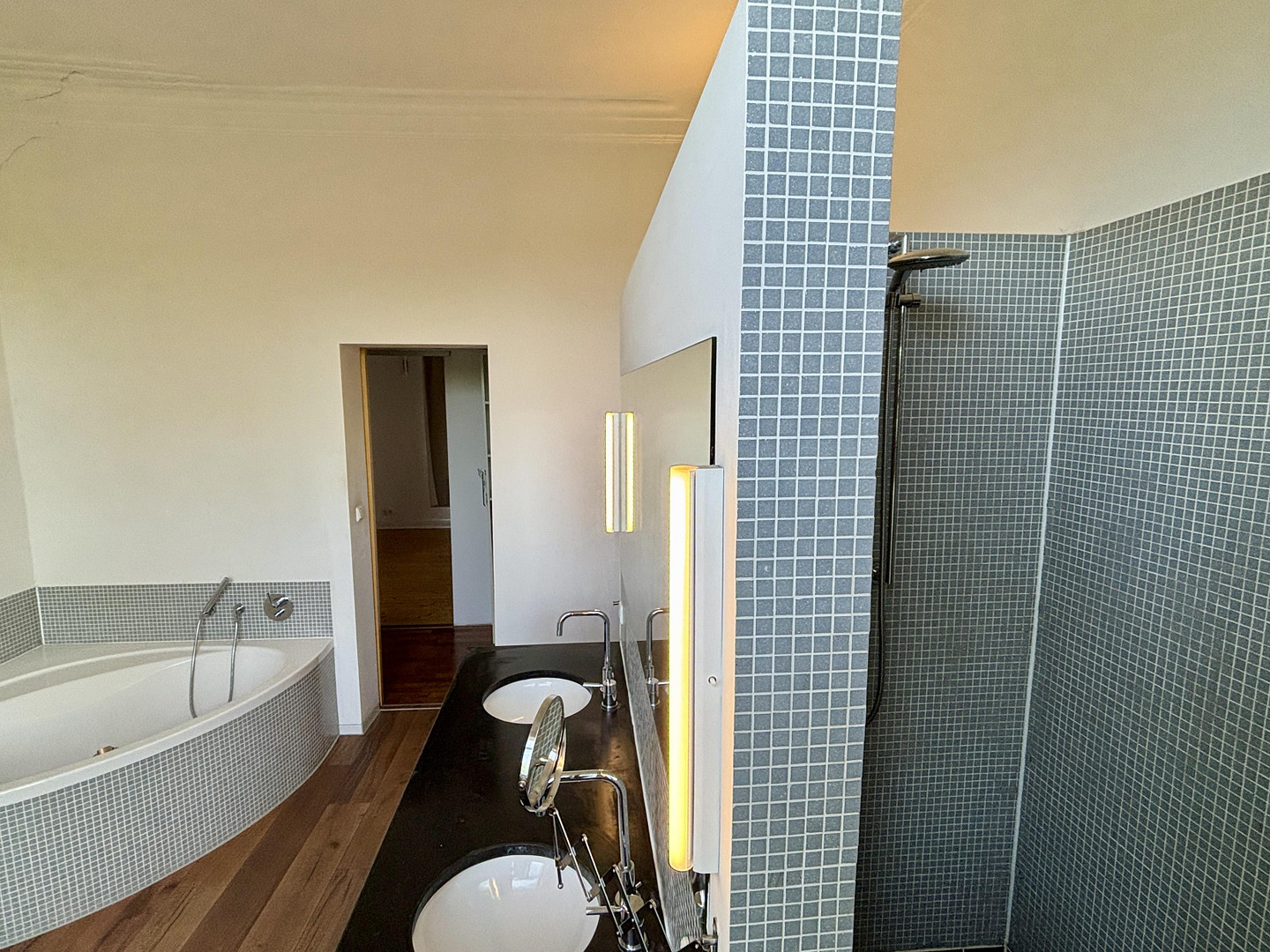 Altbau-Charme pur: 4-Zimmer-Wohnung mit Dielenboden & Stuckdecken – Bismarckstr. 94, 52066 Aachen – Vorschaubild 14