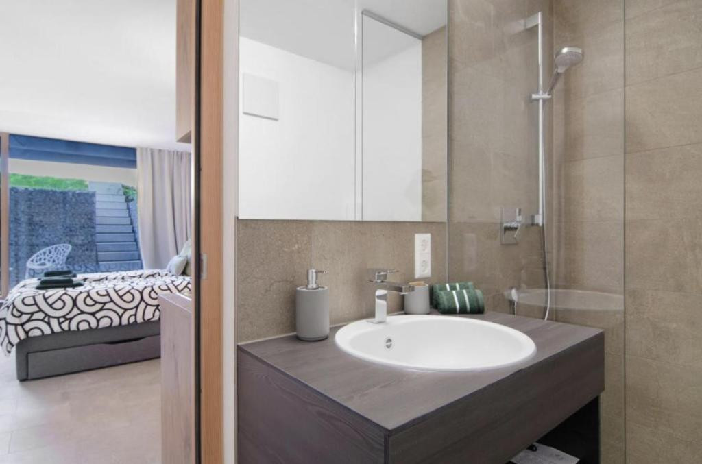 Extravagantes Designer-Haus im Schweizer Chaletstil – Bodensee-Panorama inklusive - Provisionsfrei – Zum Schierenberg 23, 78337 Öhningen-Wangen(Wangen) – Vorschaubild 26