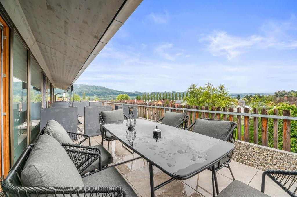 Extravagantes Designer-Haus im Schweizer Chaletstil – Bodensee-Panorama inklusive - Provisionsfrei – Zum Schierenberg 23, 78337 Öhningen-Wangen(Wangen) – Vorschaubild 5