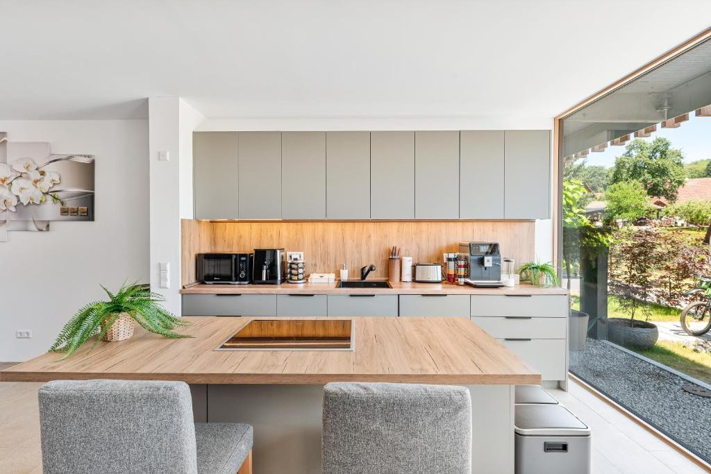 Extravagantes Designer-Haus im Schweizer Chaletstil – Bodensee-Panorama inklusive - Provisionsfrei – Zum Schierenberg 23, 78337 Öhningen-Wangen(Wangen) – Vorschaubild 23