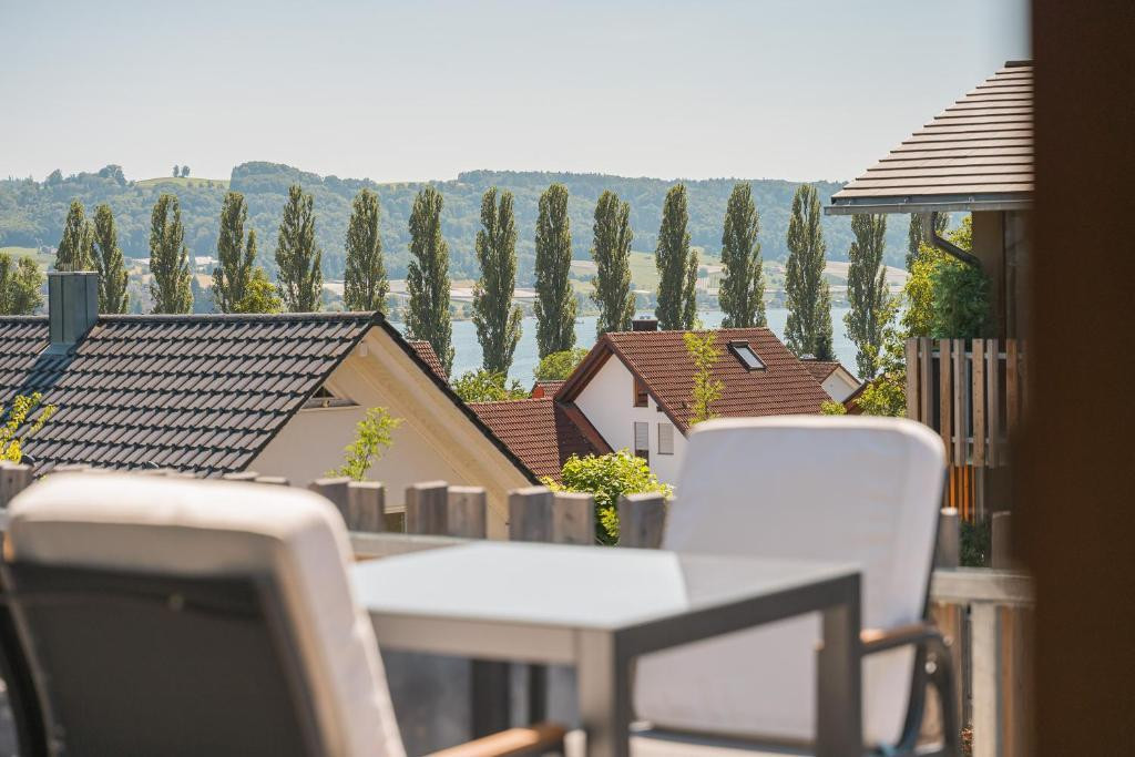 Extravagantes Designer-Haus im Schweizer Chaletstil – Bodensee-Panorama inklusive - Provisionsfrei – Zum Schierenberg 23, 78337 Öhningen-Wangen(Wangen) – Vorschaubild 4
