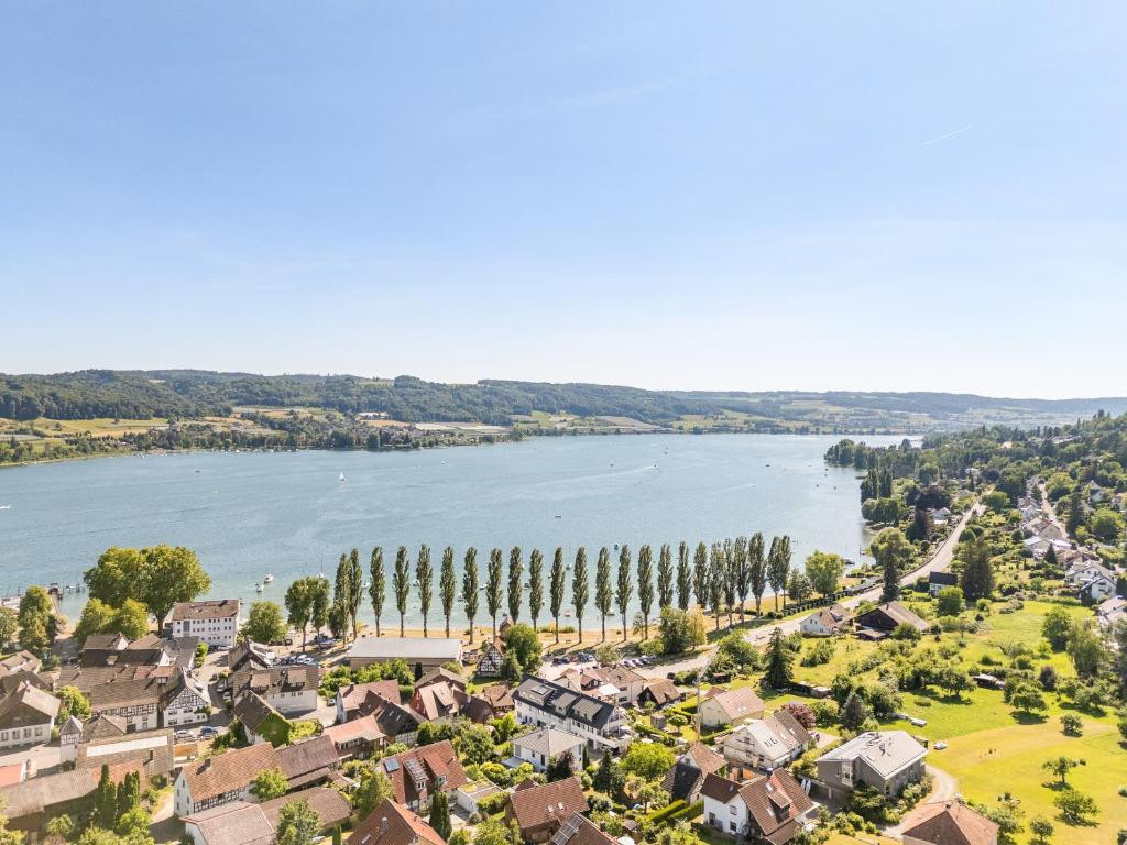 Extravagantes Designer-Haus im Schweizer Chaletstil – Bodensee-Panorama inklusive - Provisionsfrei – Zum Schierenberg 23, 78337 Öhningen-Wangen(Wangen) – Vorschaubild 2