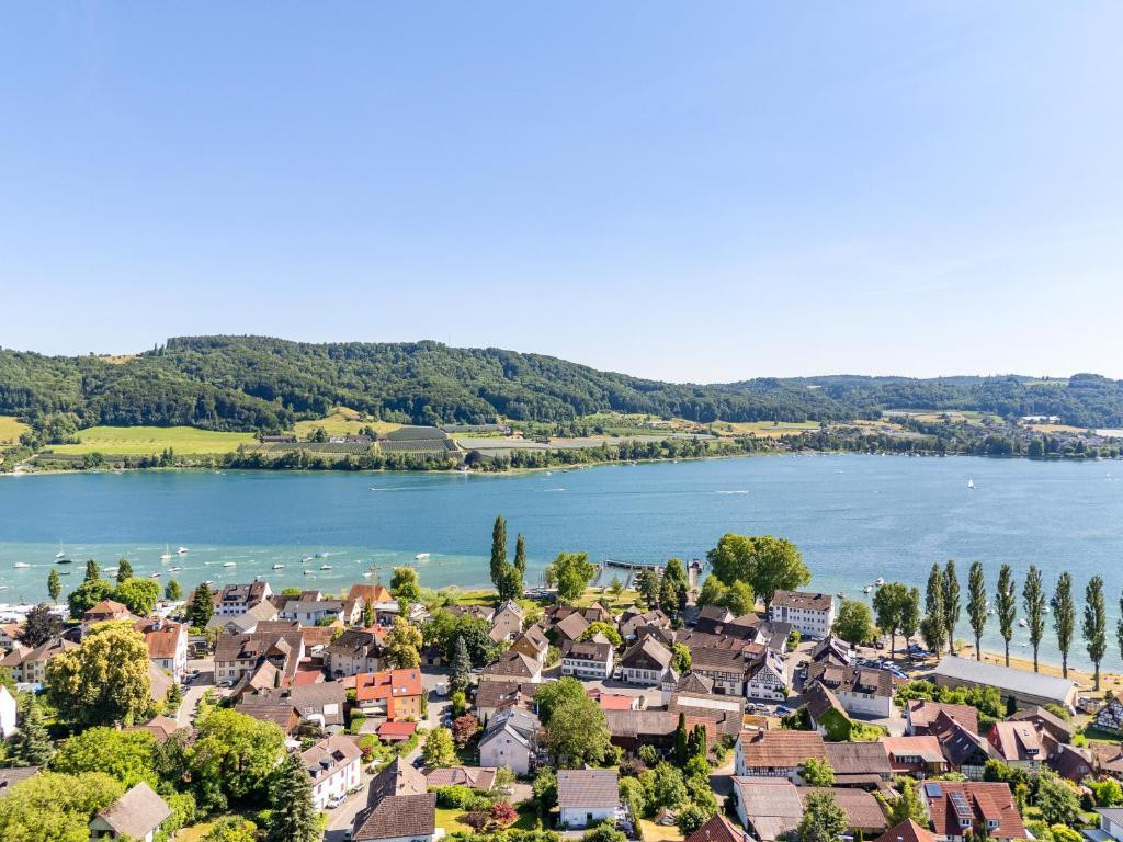 Extravagantes Designer-Haus im Schweizer Chaletstil – Bodensee-Panorama inklusive - Provisionsfrei – Zum Schierenberg 23, 78337 Öhningen-Wangen(Wangen) – Vorschaubild 3
