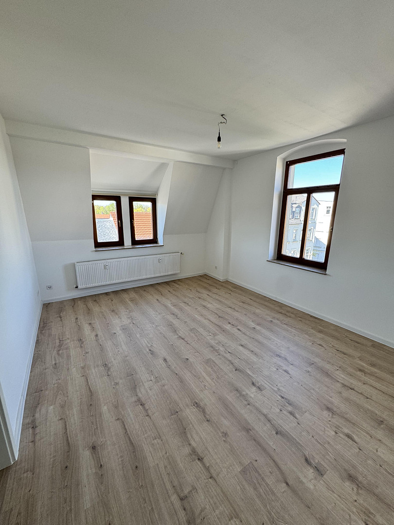 Neu sanierte 2-Zimmer-Wohnung mit modernem Tageslichtbad & EBK – ideal für Singles – Philippstr. 57, 8393 Meerane – Vorschaubild 4