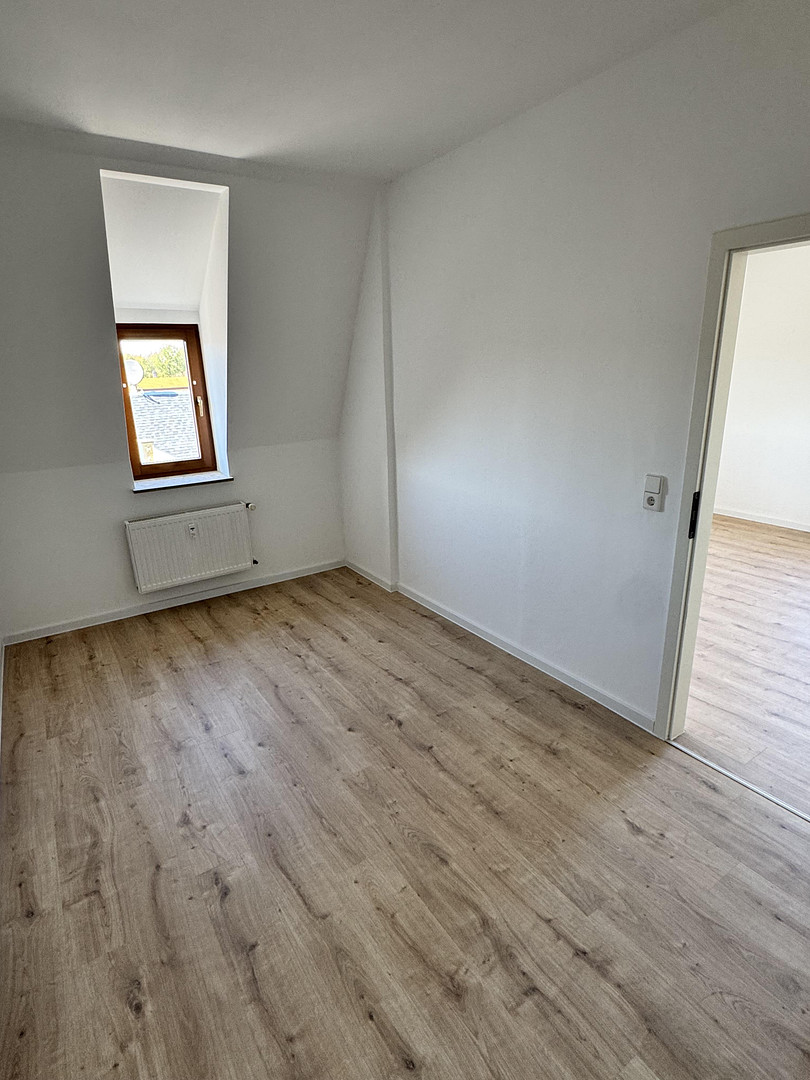 Neu sanierte 2-Zimmer-Wohnung mit modernem Tageslichtbad & EBK – ideal für Singles – Philippstr. 57, 8393 Meerane – Vorschaubild 5