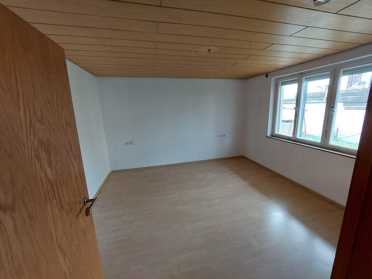 3-Fam.Haus - zentral, ruhig, hell, freistehend, gedämmte Fassade, unvermietet, provisionsfrei – Herrenberg – Vorschaubild 2