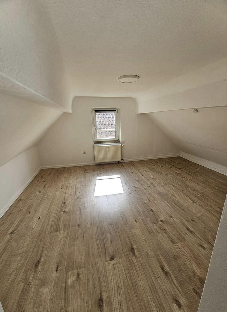 Stilvolle Dachgeschosswohnung mit 2 Zimmern in ruhiger Umgebung – Gießen(Kleinlinden) – Vorschaubild 4